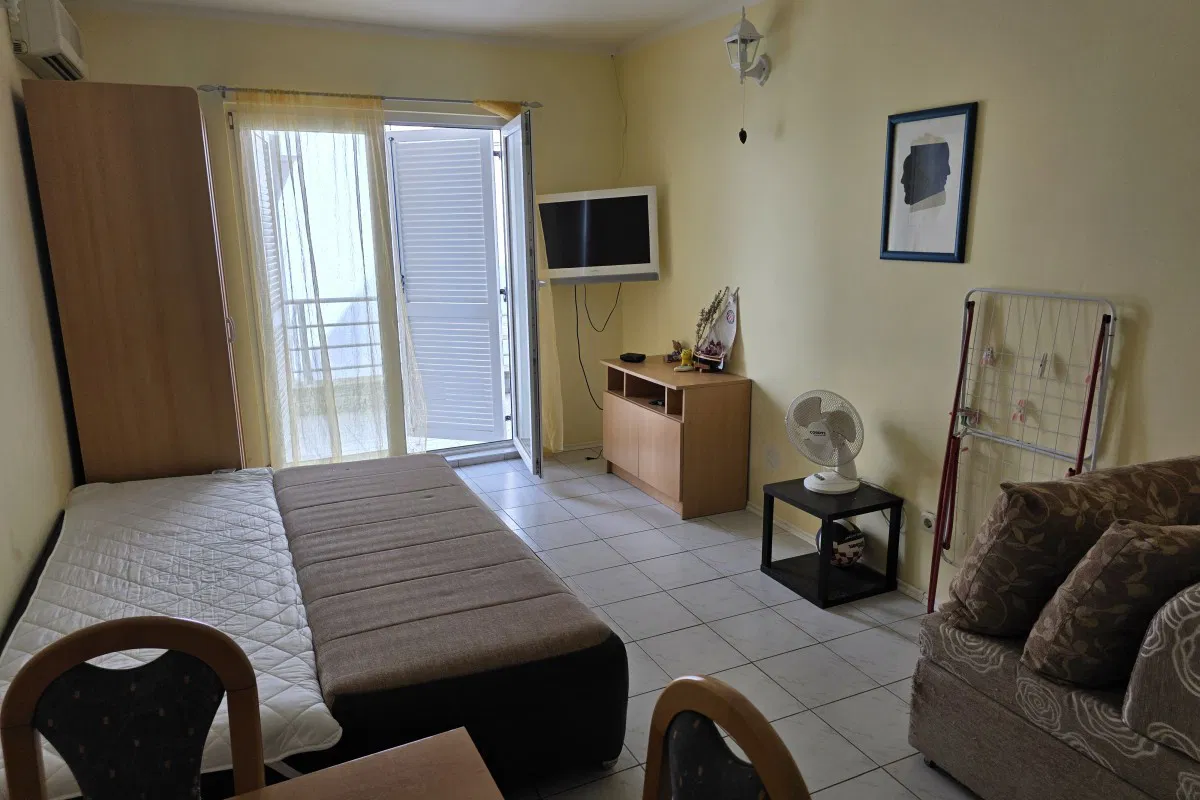 Studio apartman u Nečujmu 100m od mora