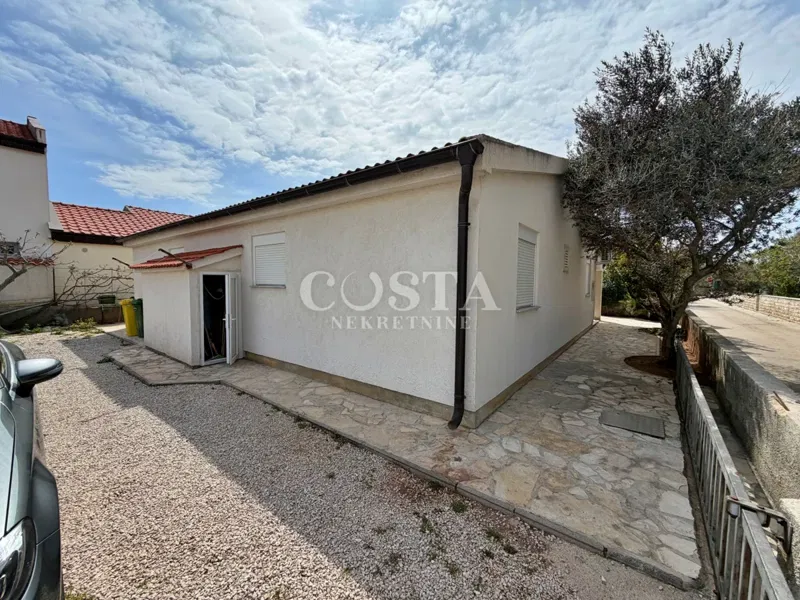ISLAND OF VIR - Single-storey house with two apartments 350 m from the sea – 3