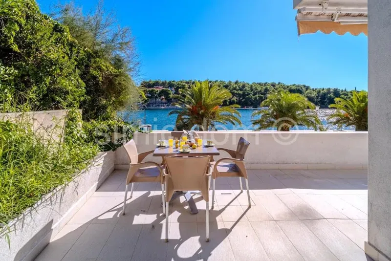 Wohnung zu verkaufen – erste Reihe zum Meer, Insel Brac