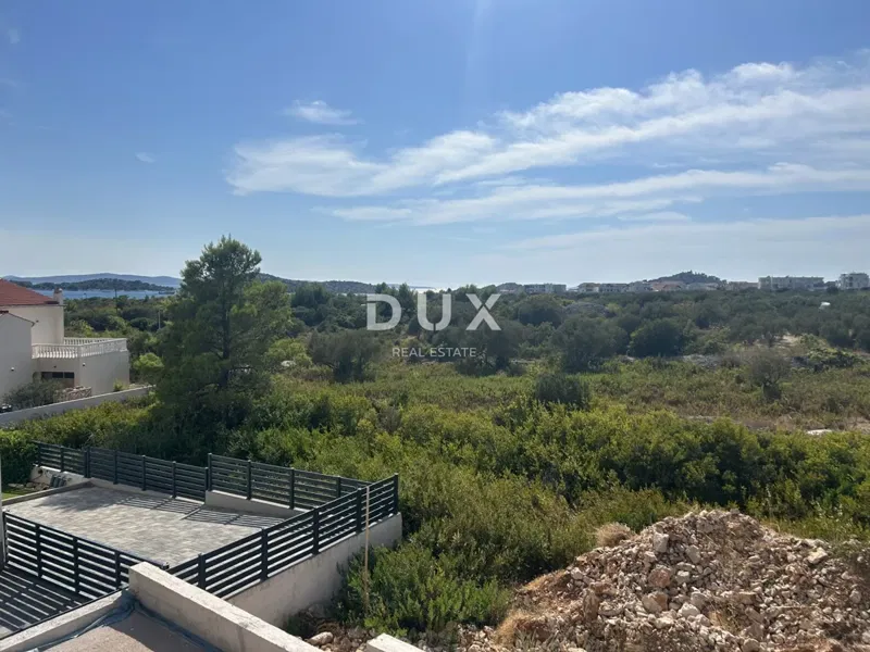 Vodice, appartamento bilocale di 96 m², a 500 m dal mare, con 2 posti auto. – 2