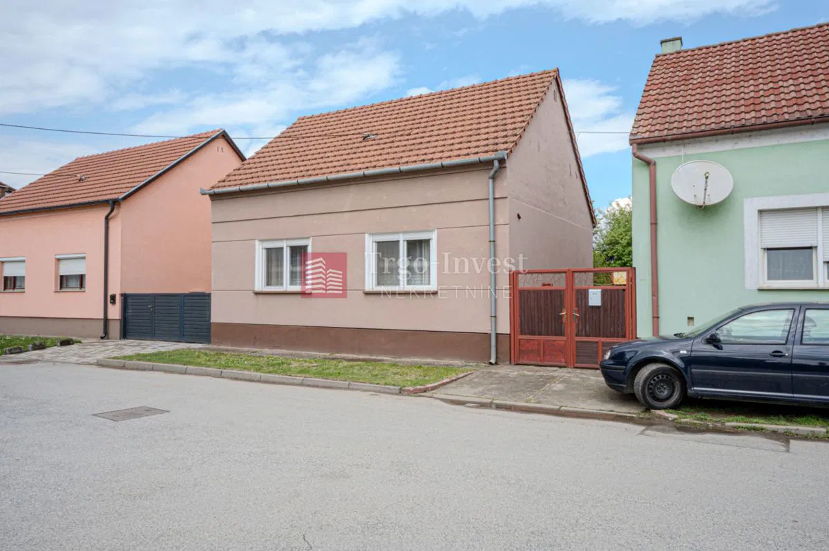 JADRANSKA UL. prizemnica, 70 m², okućnica 251 m²