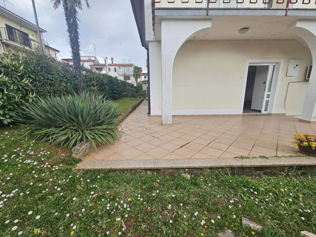 Erdgeschosswohnung mit Garten im Zentrum von Poreč!