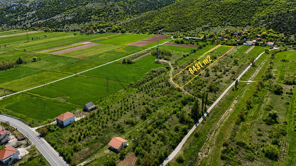 POLJOPRIVREDNO ZEMLJIŠTE 8431 m² – DONJI MUĆ