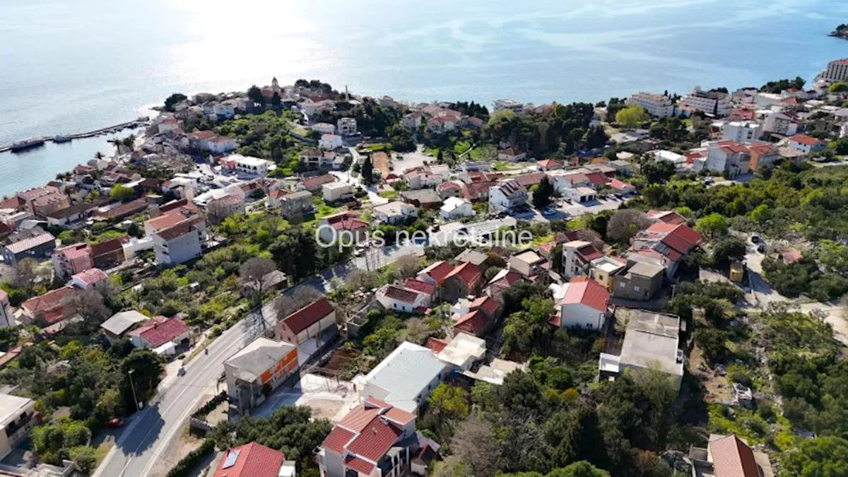 GRADAC- kuća 260 m2 s 4 apartmana i predivnim pogledom na more (Video) REZERVIRANO