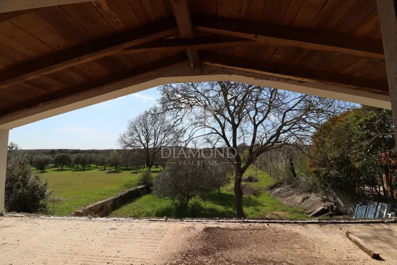 Rovinj, 800 m from the beach, house for renovation with a large yard – 2