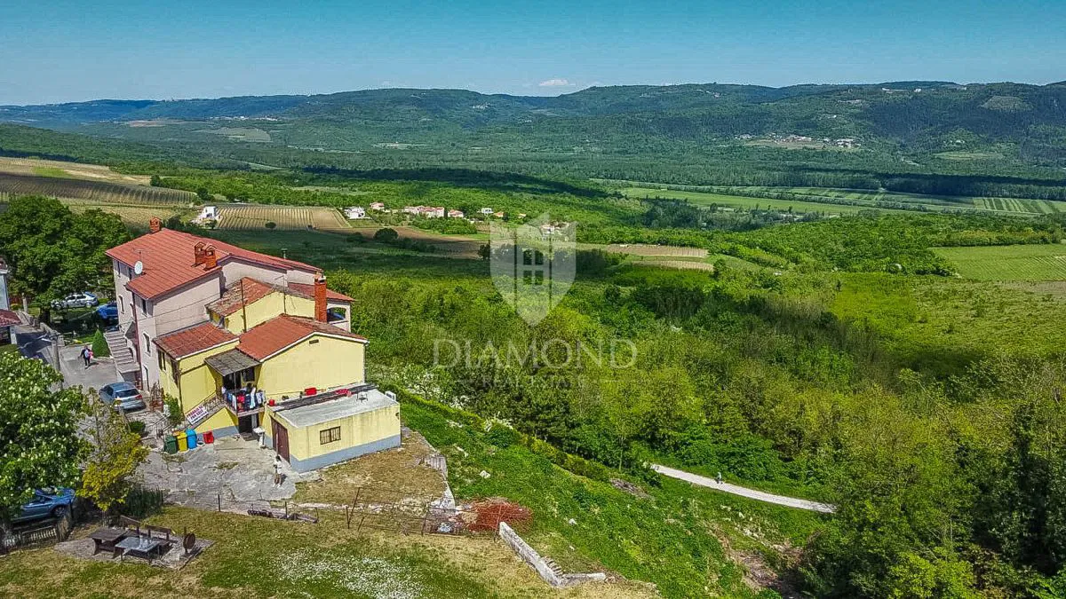 Motovun, dintorni, bella casa con una vista magica!