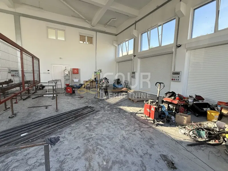 Business premise Škurinje, Rijeka, 130m2 – 2