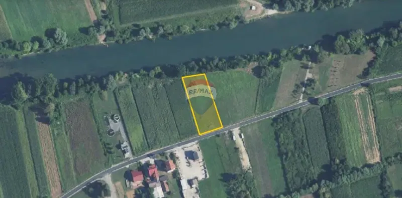 Ozalj, Trška - građevinsko zemljište 3320 m2 uz rijeku Kupu idealno za seoski turizam