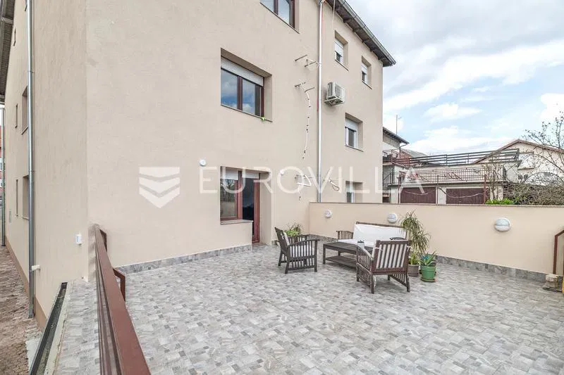 Zagreb, Bukovačka cesta, semi-detached family house with garage – 3