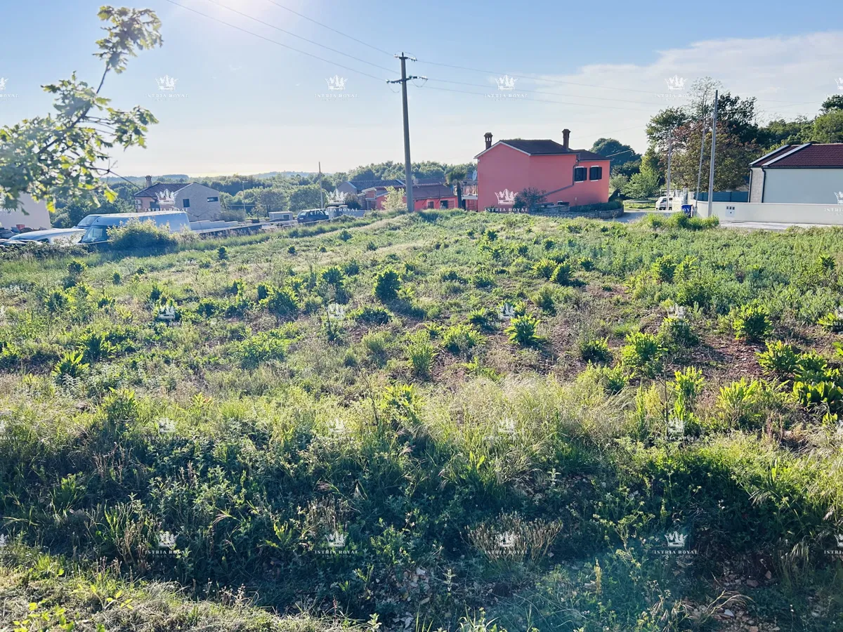 Istria, periferia di Tinjan, terreno edificabile 1206 m2, infrastrutture accanto al terreno, strada asfaltata