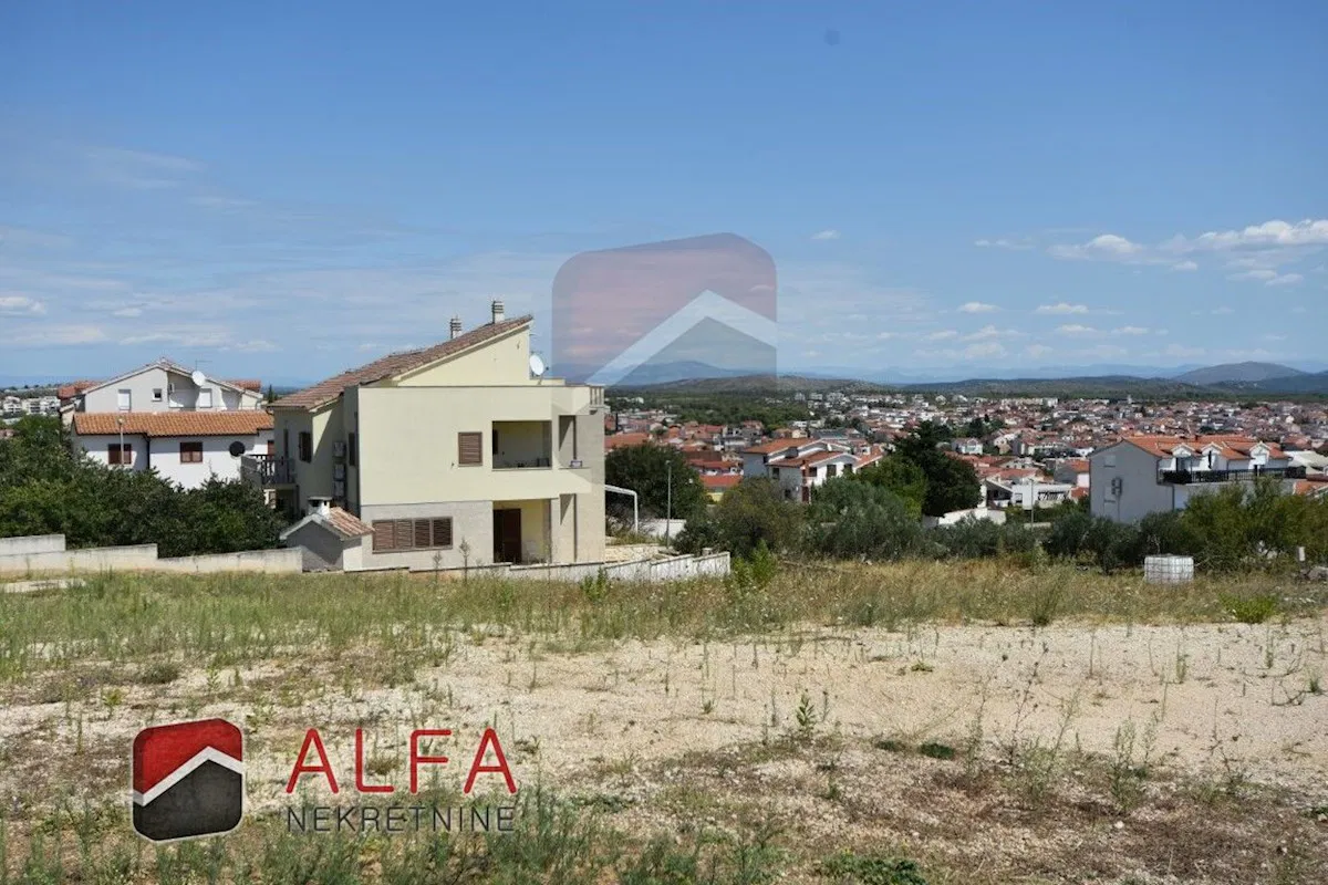 Croazia, Vodice – attraente terreno edificabile in vendita con vista mare