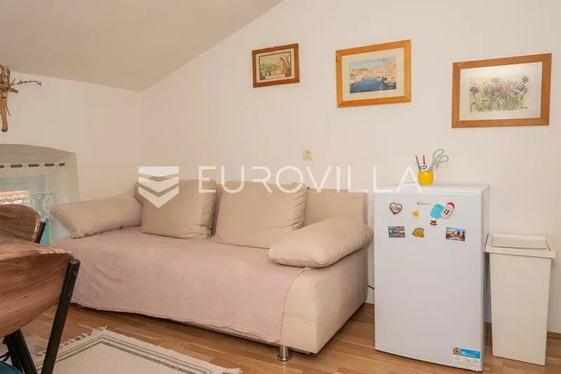 Rijeka, Center, renovated three-bedroom apartment 52 m² close to all amenities – 2