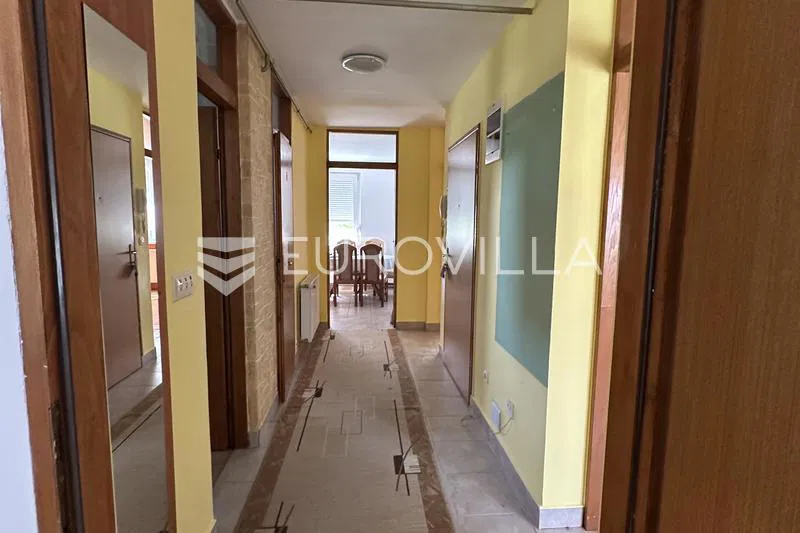 Vukovar, Mitnica, stan 64,10 m² spremište, podrum 17 m²