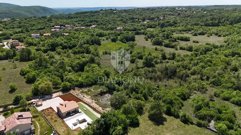 Labin, dintorni, terreno edificabile ai margini dell’abitato – 2