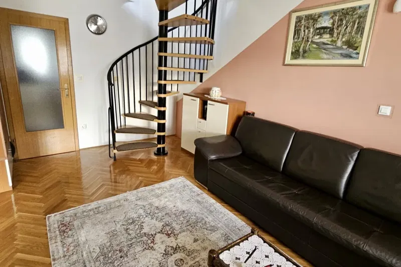 Duplex apartment in great location – 3