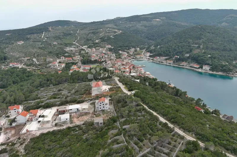 Terreno edificabile Povlja, Selca, 800m2 – 2