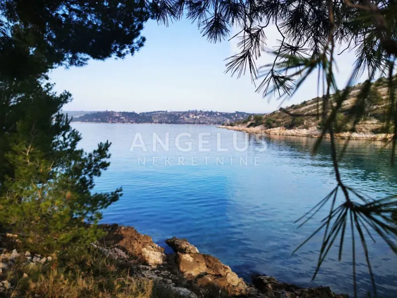 Croatia, island Brač - agr.land, FIRST row to the sea, with small house, FOR SALE – 2