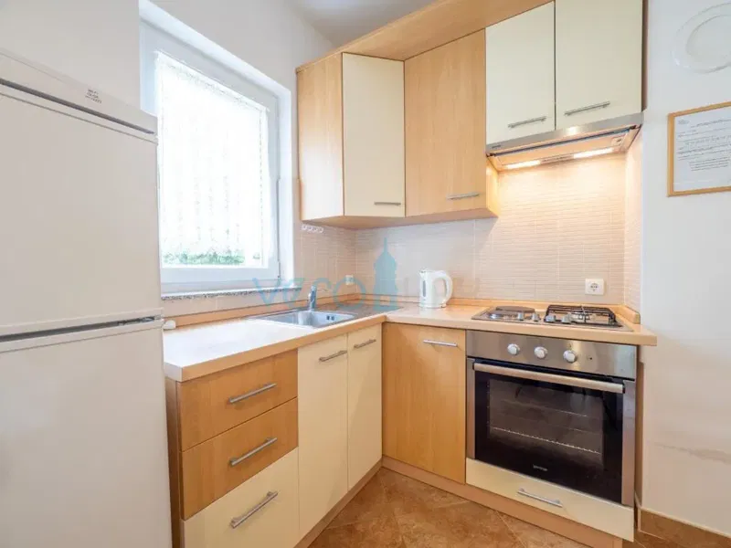 Otok Krk, Baška, semi-detached house with two apartments, yard, for sale – 2