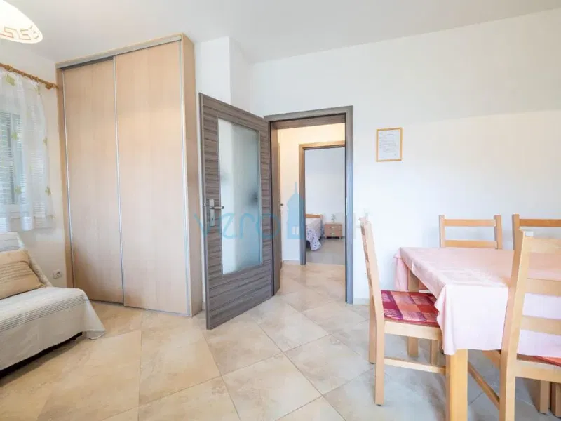 Otok Krk, Baška, semi-detached house with two apartments, yard, for sale – 3