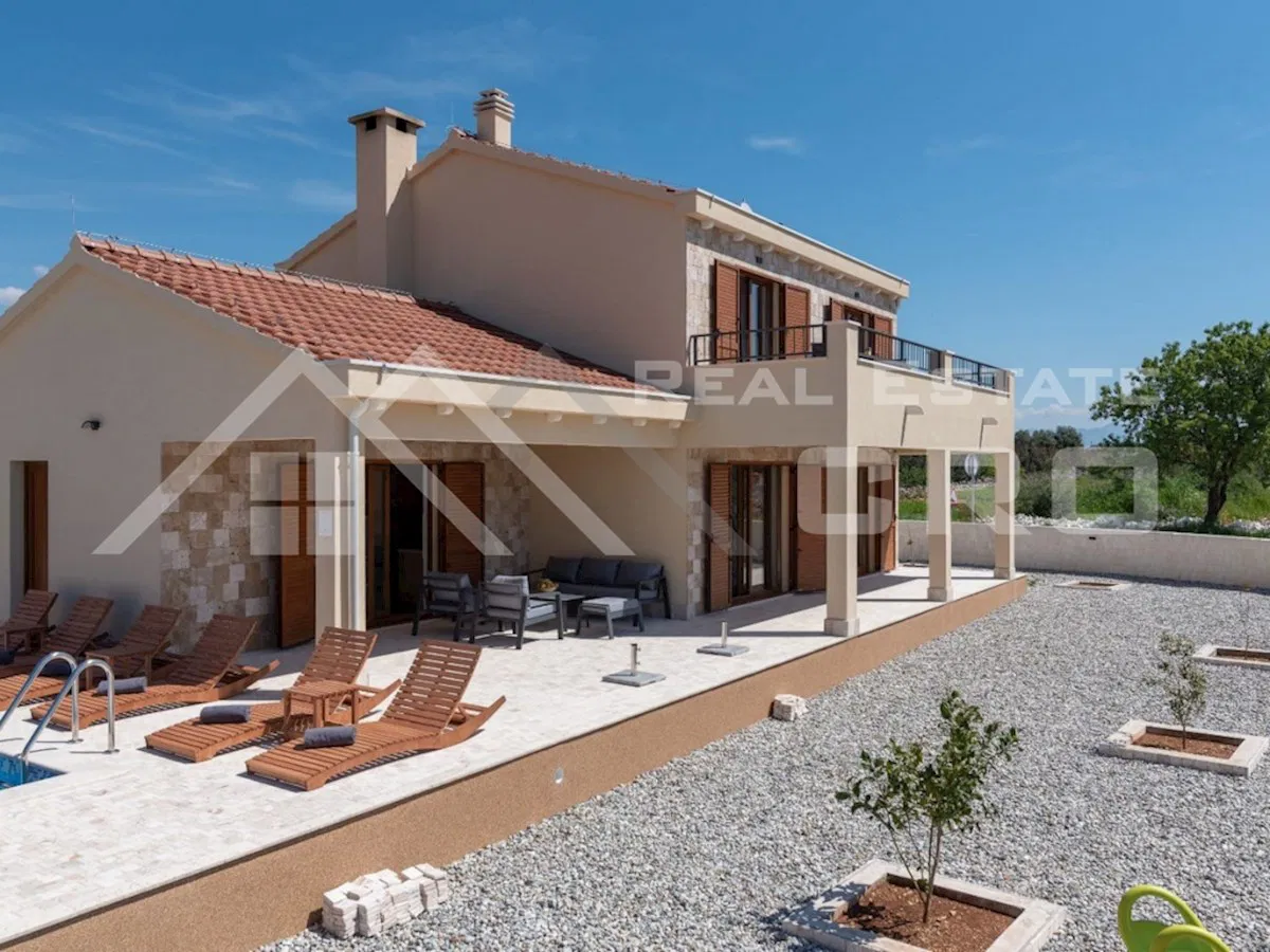 Immobili Čiovo – Bella casa per le vacanze con piscina in un ambiente tranquillo, in vendita