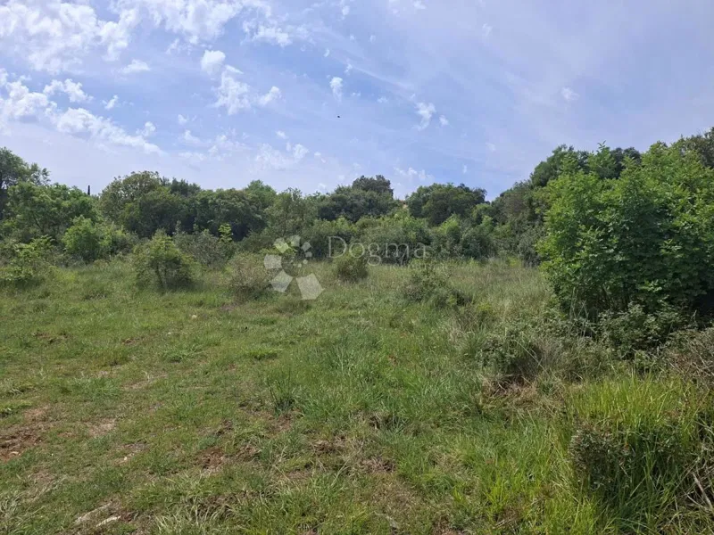 Terreno edificabile a Štinjan (piano terra + 2 piani) 989 m² – 3