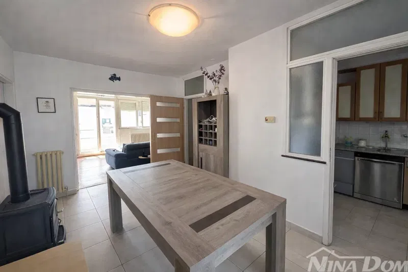 Appartamento spazioso di 88 m² con disposizione ideale | 2 camere + soggiorno | 2 logge – 2