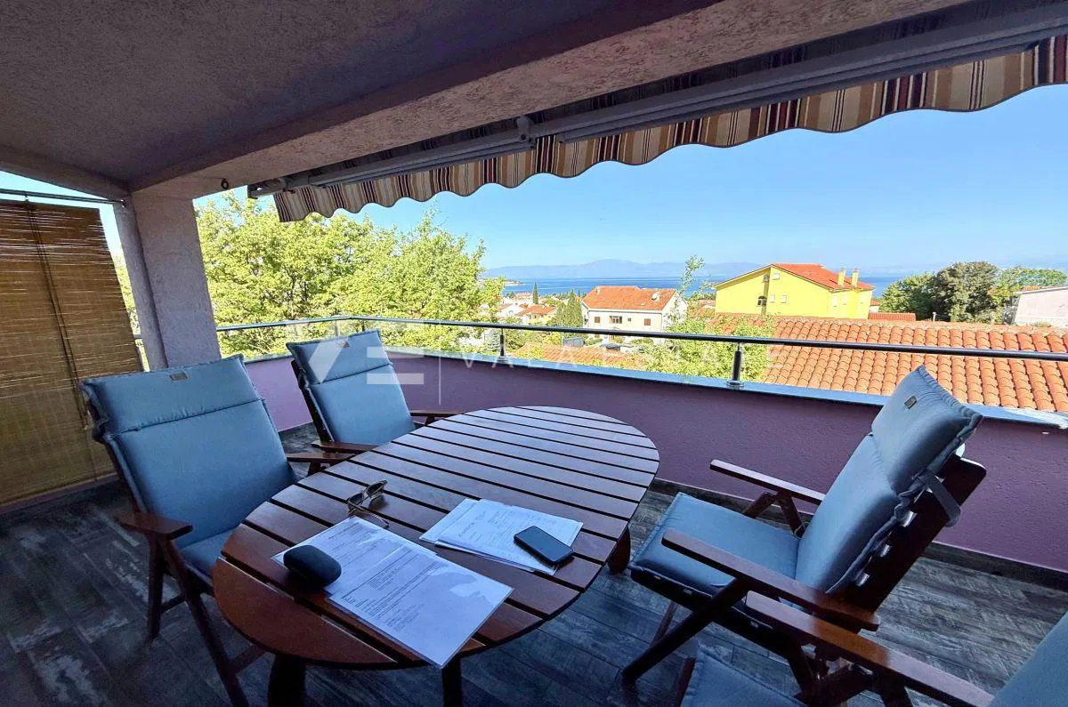KOMFORAN APARTMAN S VELIKOM TERASOM I OTVORENIM POGLEDOM NA MORE