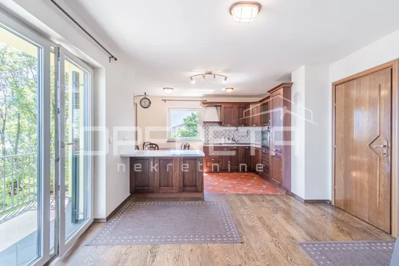 Ičići – spacious apartment on the 1st floor with attic space, terrace, and 2 parking spaces – 3