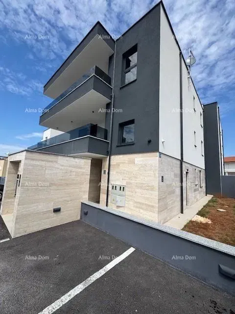 Two-story apartment with a pool and sea view. Medulin! – 2
