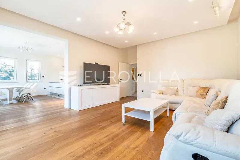 Zagreb, Blato, luxury semi-detached house 320 m² – 2