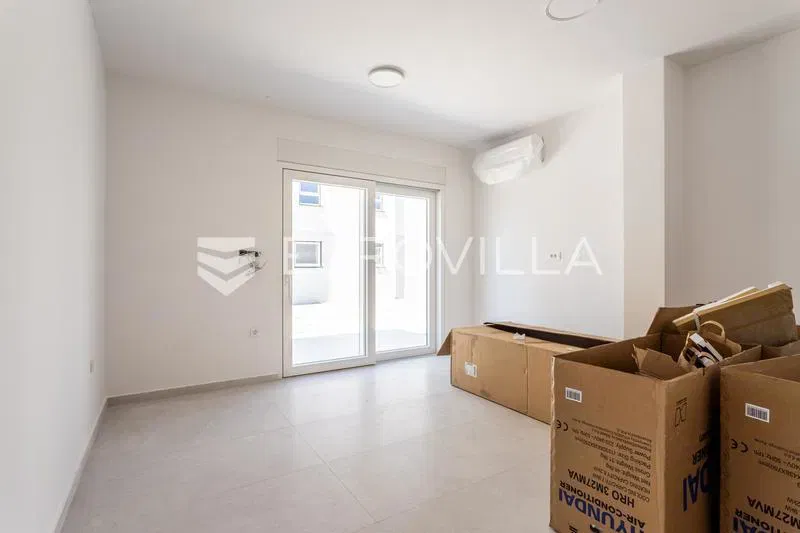 Vodice, two-bedroom apartment with a terrace on the ground floor – 2