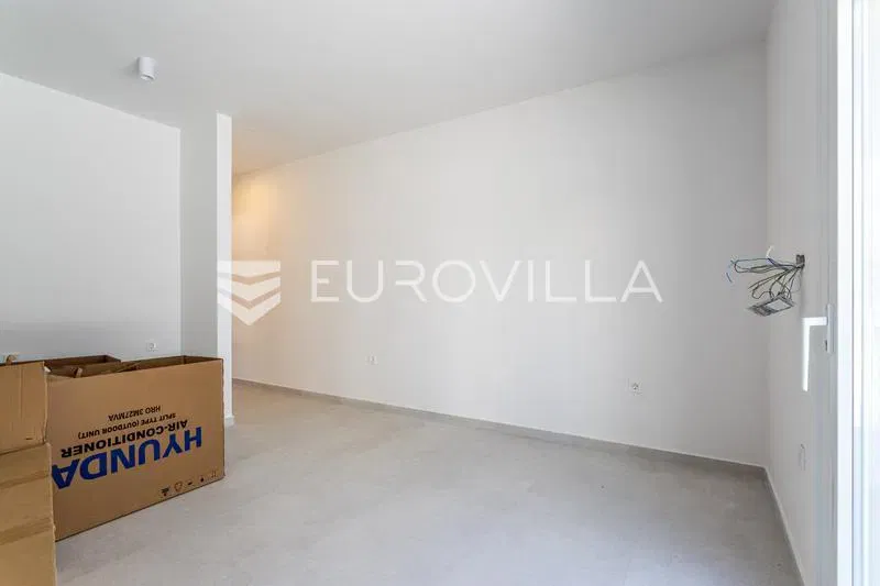 Vodice, two-bedroom apartment with a terrace on the ground floor – 3