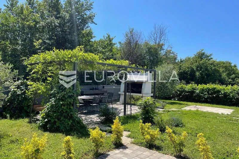 Istria, Žbandaj, three-storey apartment 126 m² with 4 bedrooms, garden and parking – 3