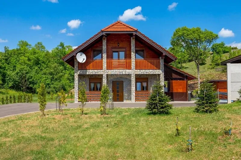 LIKA - Savršena investicija – moderna kuća s bazenom i velikim zemljištem – 2