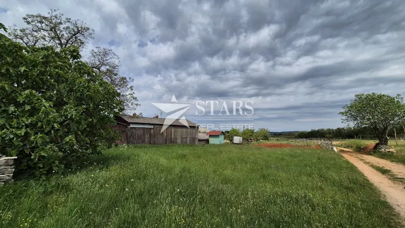 Istra, Oprtalj okolica – građevinski teren 453 m2 u autentičnom okruženju