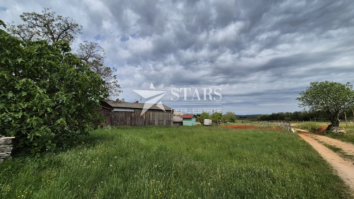 Istra, Oprtalj okolica – građevinski teren 453 m2 u autentičnom okruženju