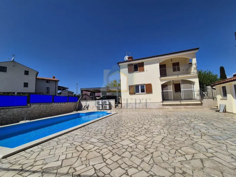 Poreč, Surroundings, House with 3 Apartments and a Pool, 7 km from the Sea – 2