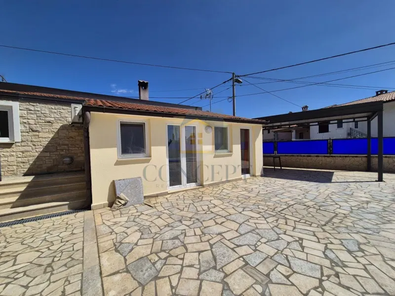 Poreč, Surroundings, House with 3 Apartments and a Pool, 7 km from the Sea – 3
