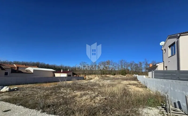 Building land with permit and project, Svetvinčenat area – 2