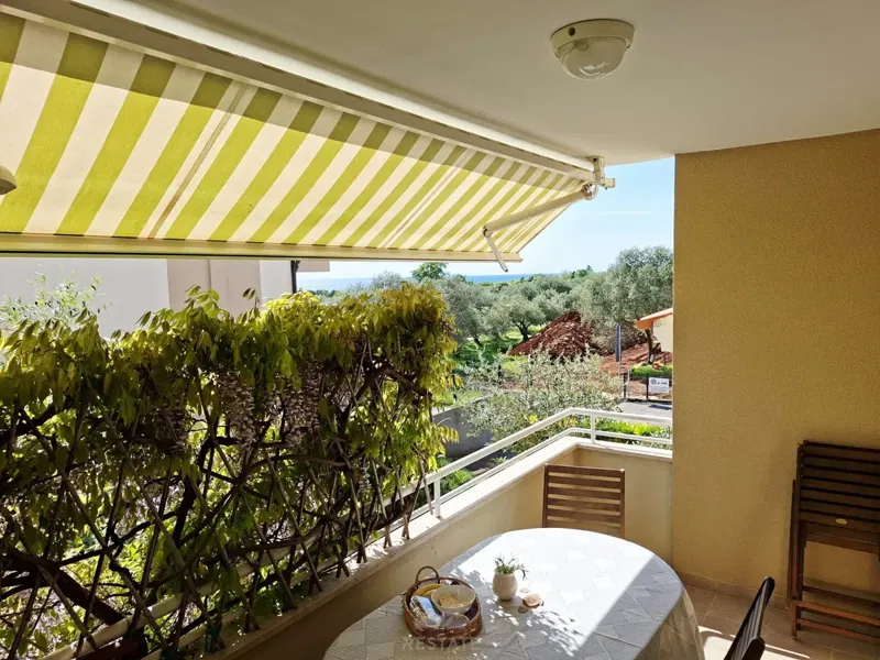 300m od mora, najmešteno, 2S+DB, 1x PM, balkon, etažirano