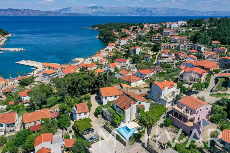 Kuća sa pogledom na more i luku Jelsa