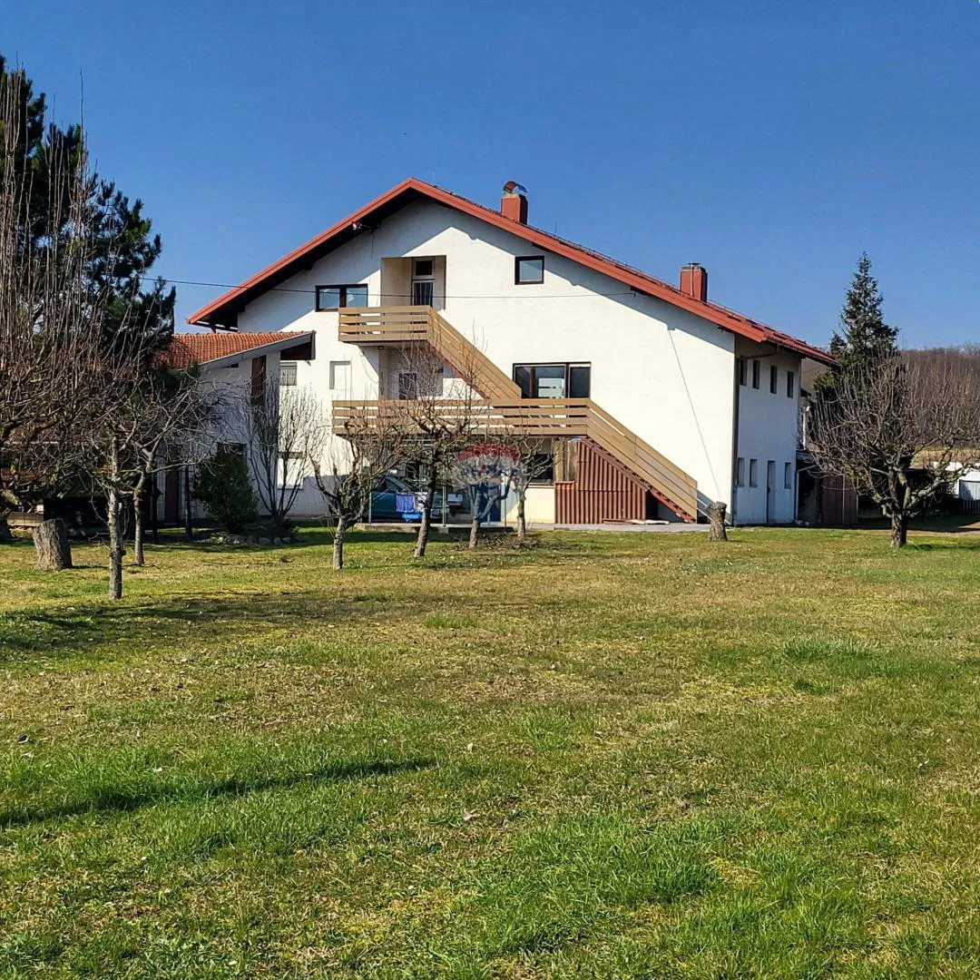 Donja Zelina, samostojeća kuća na velikoj parceli