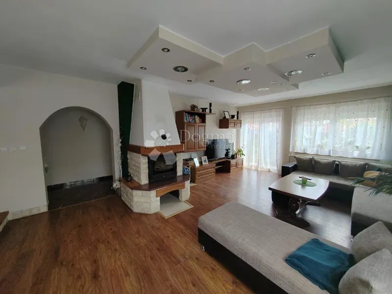 Prostrana prekrasna kuća u Bjelovaru, prilika!