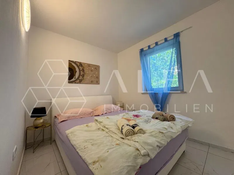 Ravni – šarmantný dvojizbový byt s terasou a výhľadom na more – 3