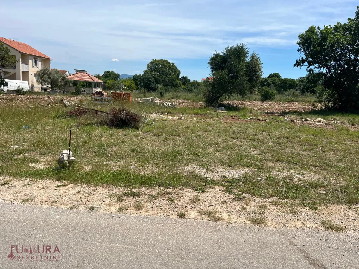 ZADAR - PODGRADINA, GRAĐ.ZEMLJIŠTE 645 m2, PRODAJA, DOBRA LOKACIJA!!!