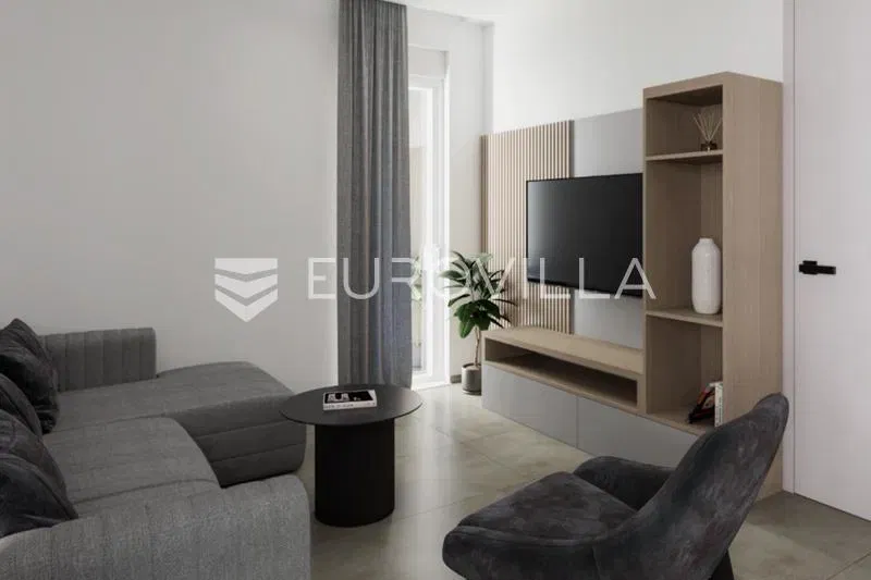Okrug Gornji, studio apartment on the first floor – 2