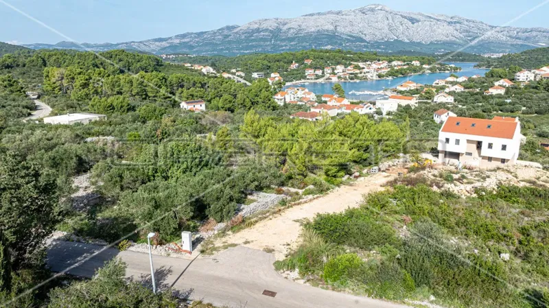 Lumbarda - Idealno zemljište od 740m2 za gradnju obiteljskog doma ili turističkog objekta