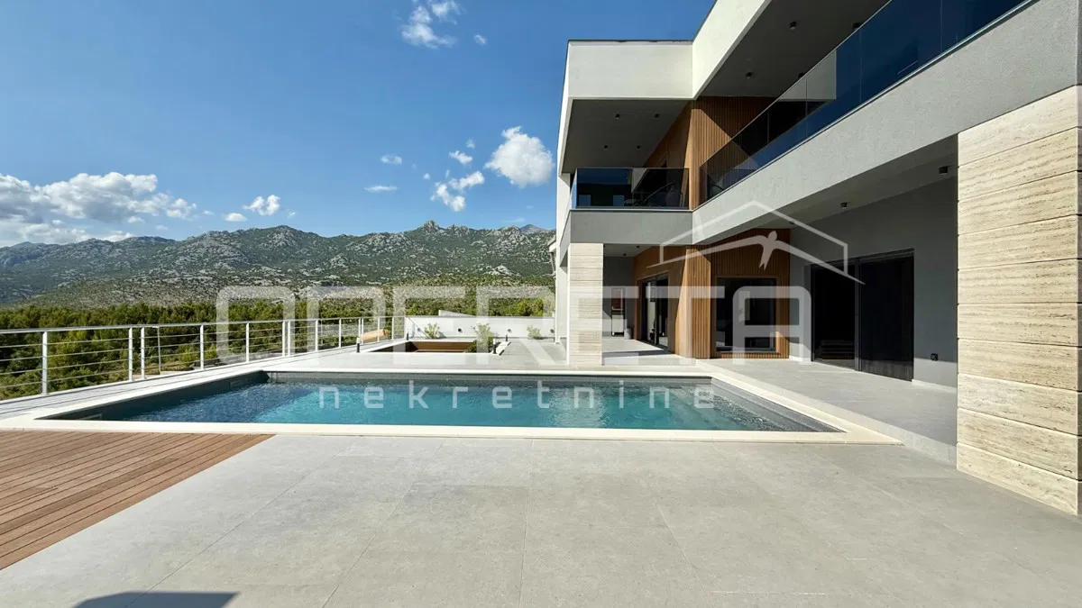 Vila s panoramskim pogledom na more i Velebit, 275m2