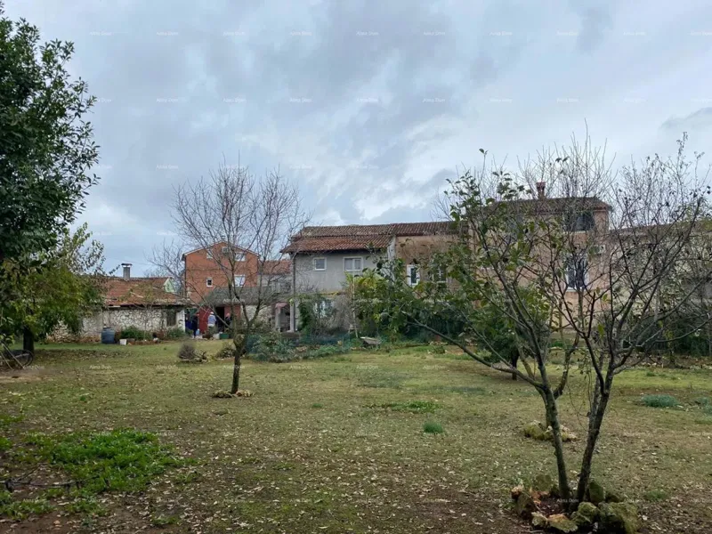 A house for sale with additional building and land, Pula! – 2
