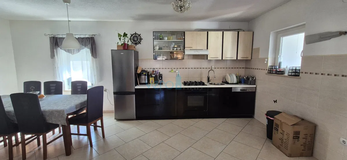 Istra, Pula, Galižana, piano terra e seminterrato di una casa, cortile, vendita